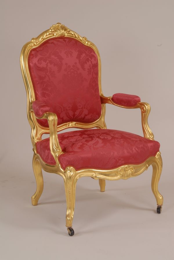 Fauteuil du salon rouge de Matignon